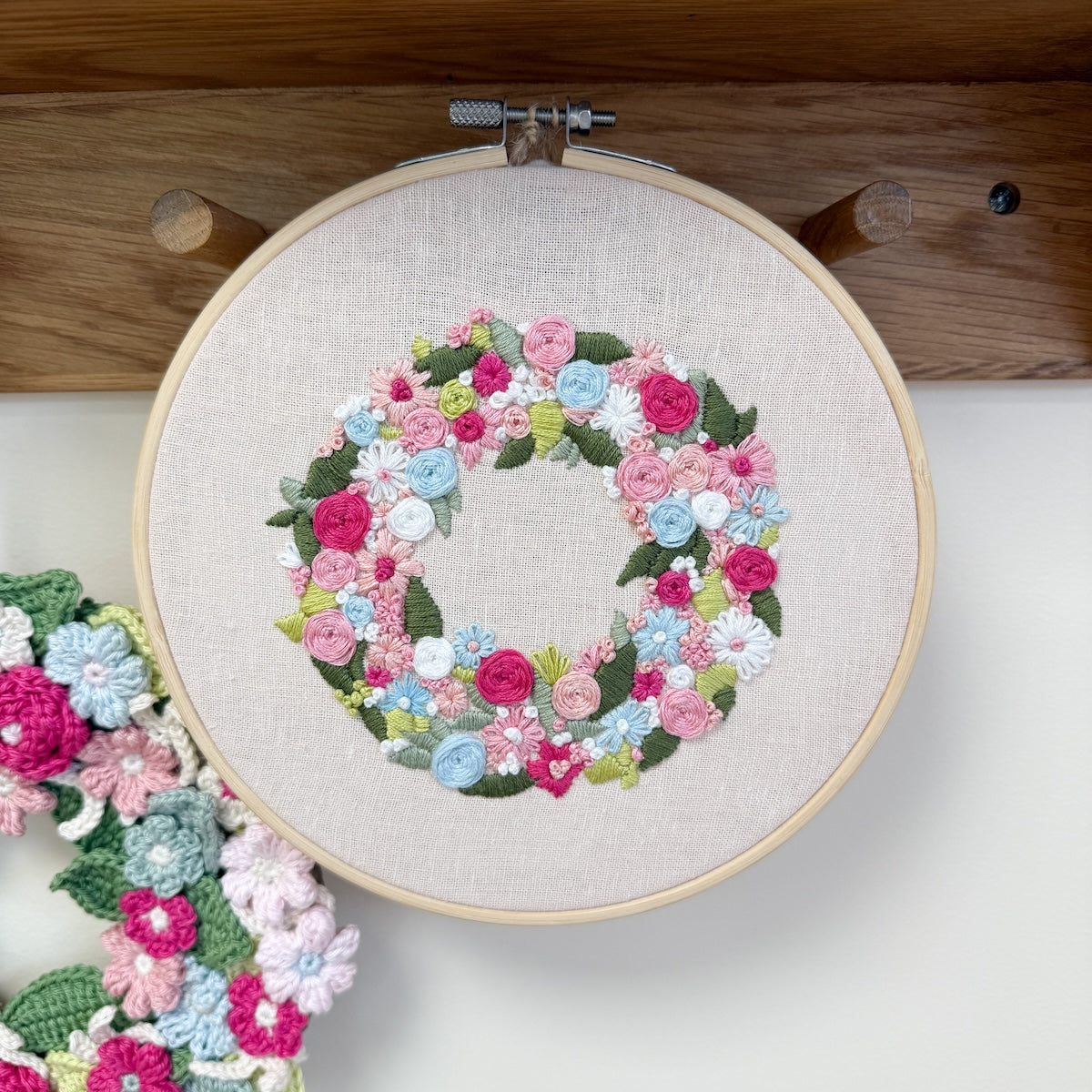 Kit de broderie AnnaB - La couronne de Printemps