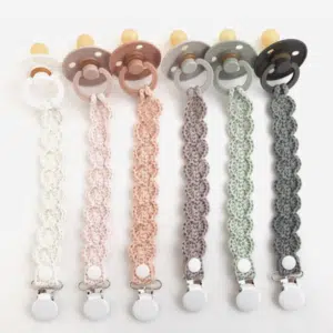attache tetine annab crochet bébé patron