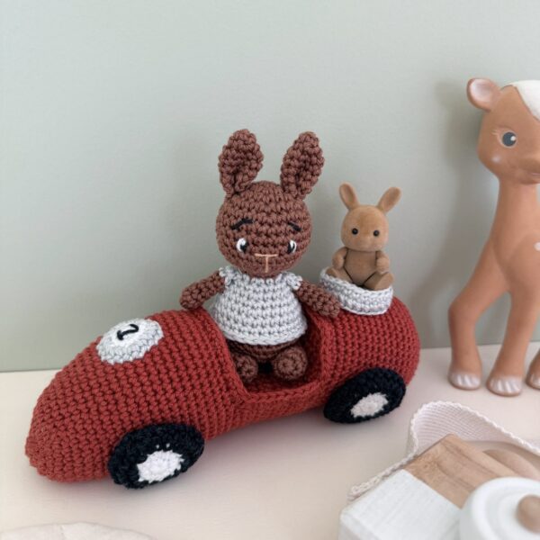 voiture, bolide, voiture crochet, martin le lapin, lapin, box crochet, annab, crochet, kit crochet, amigurumi, coton,