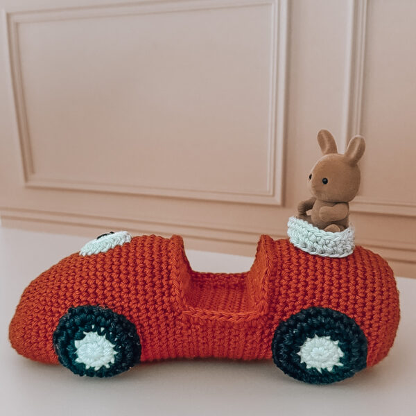 voiture, bolide, voiture crochet, martin le lapin, lapin, box crochet, annab, crochet, kit crochet, amigurumi, coton,