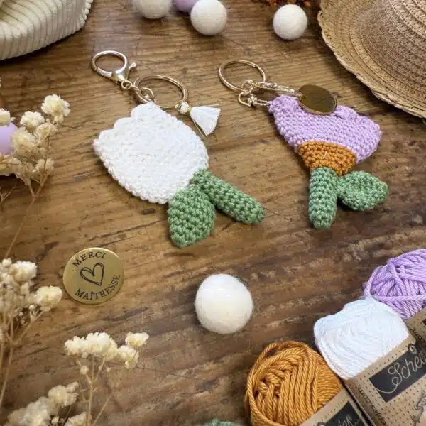 fleur, kit crochet, annab, porte-clef, maitresse, merci, box crochet, crochet, amigurumi, mercerie