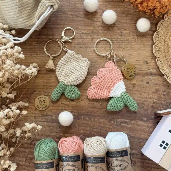 fleur, kit crochet, annab, porte-clef, maitresse, merci, box crochet, crochet, amigurumi, mercerie