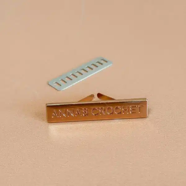 pin's, mercerie, crochet, annab, box crochet, range crochet, trousse, logo, etiquette