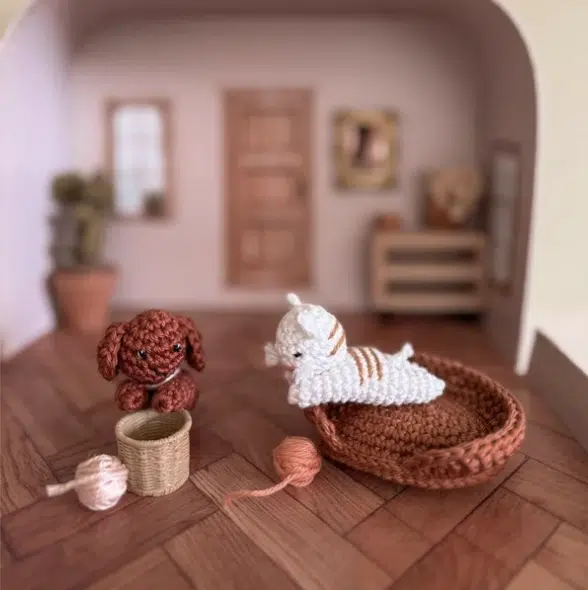 petit animal de compagnie au crochet pour maison de poupée miniature
