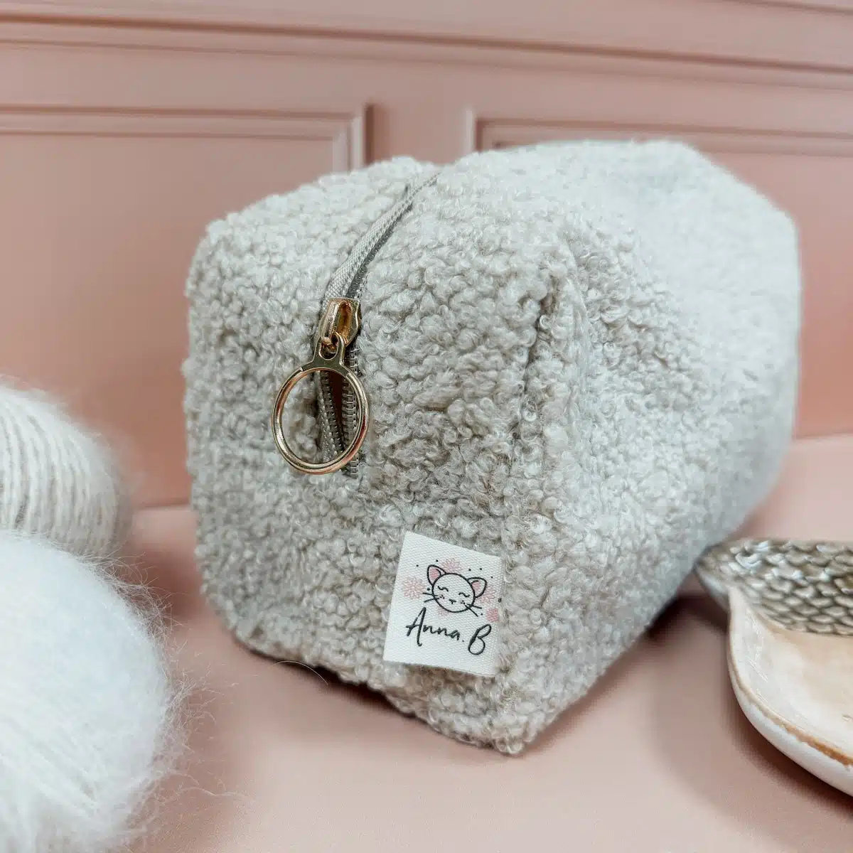 trousse moumoute en tissu Anna B crochet.