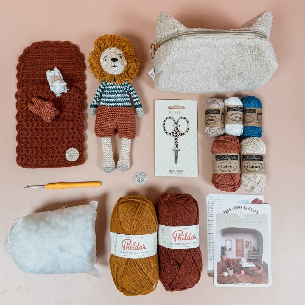 box crochet du mois d'octobre pour réaliser marceau le lion en amigurumi et son sac de couchage