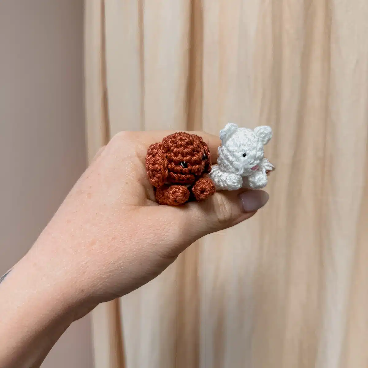 petit animal de compagnie au crochet pour maison de poupée miniature