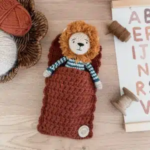 patron au crochet du sac de couchage pour l'amigurumi marceau le lion à télécharger