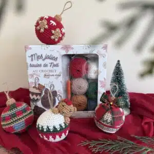 joli coffret de boules de noel au crochet