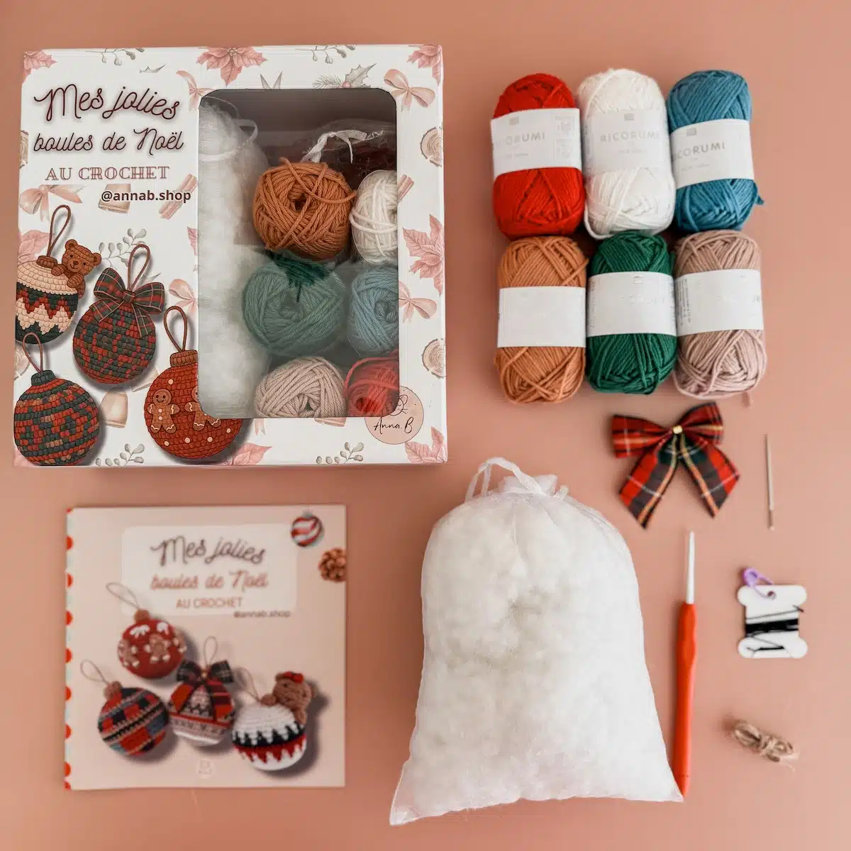 joli coffret de boules de noel au crochet