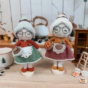 joli poupée au crochet dans ce kit crochet de miss apple pie