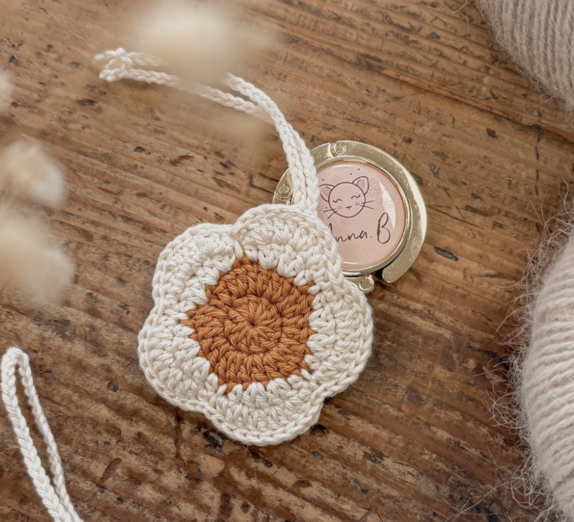 Patron du porte-clés fleuri (étui porte-sac)